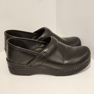 Dansko Women Size 39 Black Colored Leather Clogs Matte Finish Nursing Shoes
